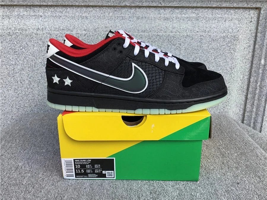 Nike Dunk Shoes
15 colorways