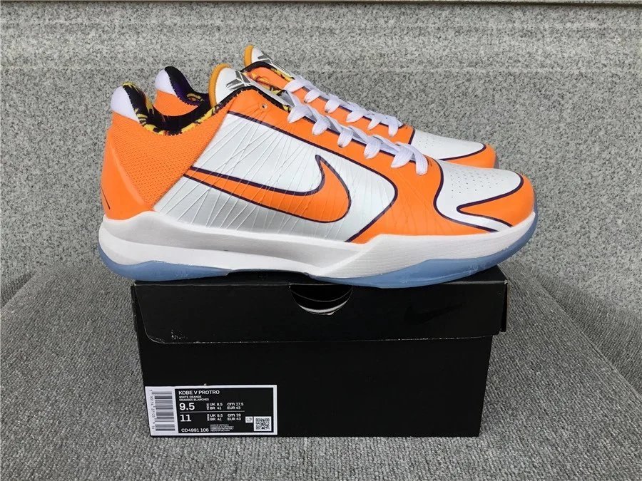 Nike Sneakers
15 colorways