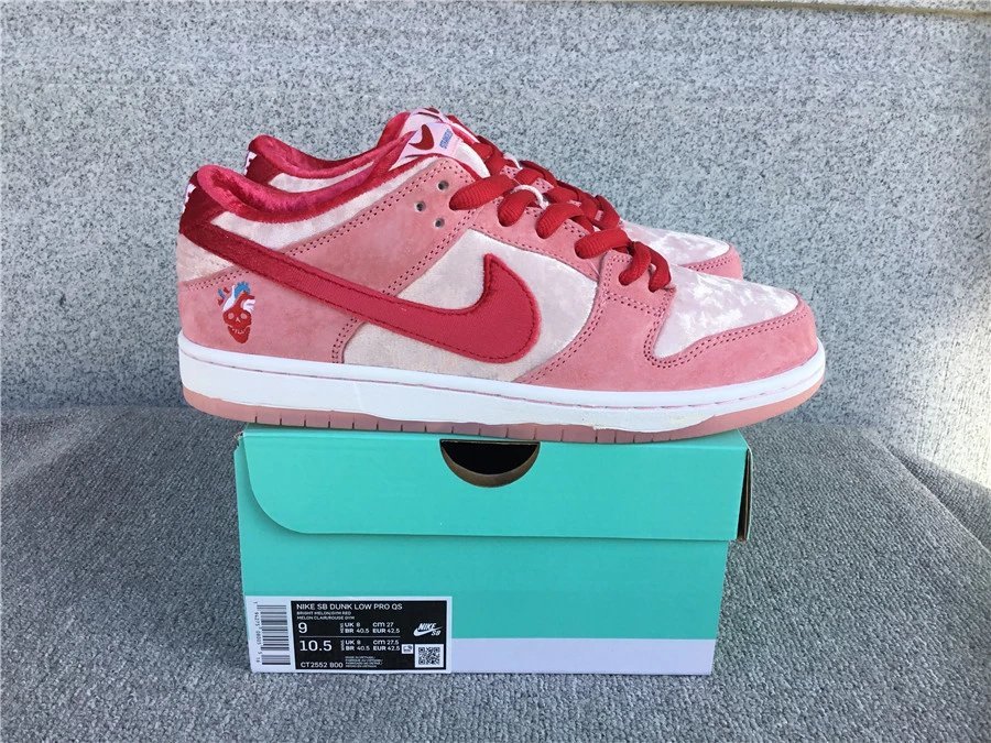 Nike Dunk Shoes
40 colorways