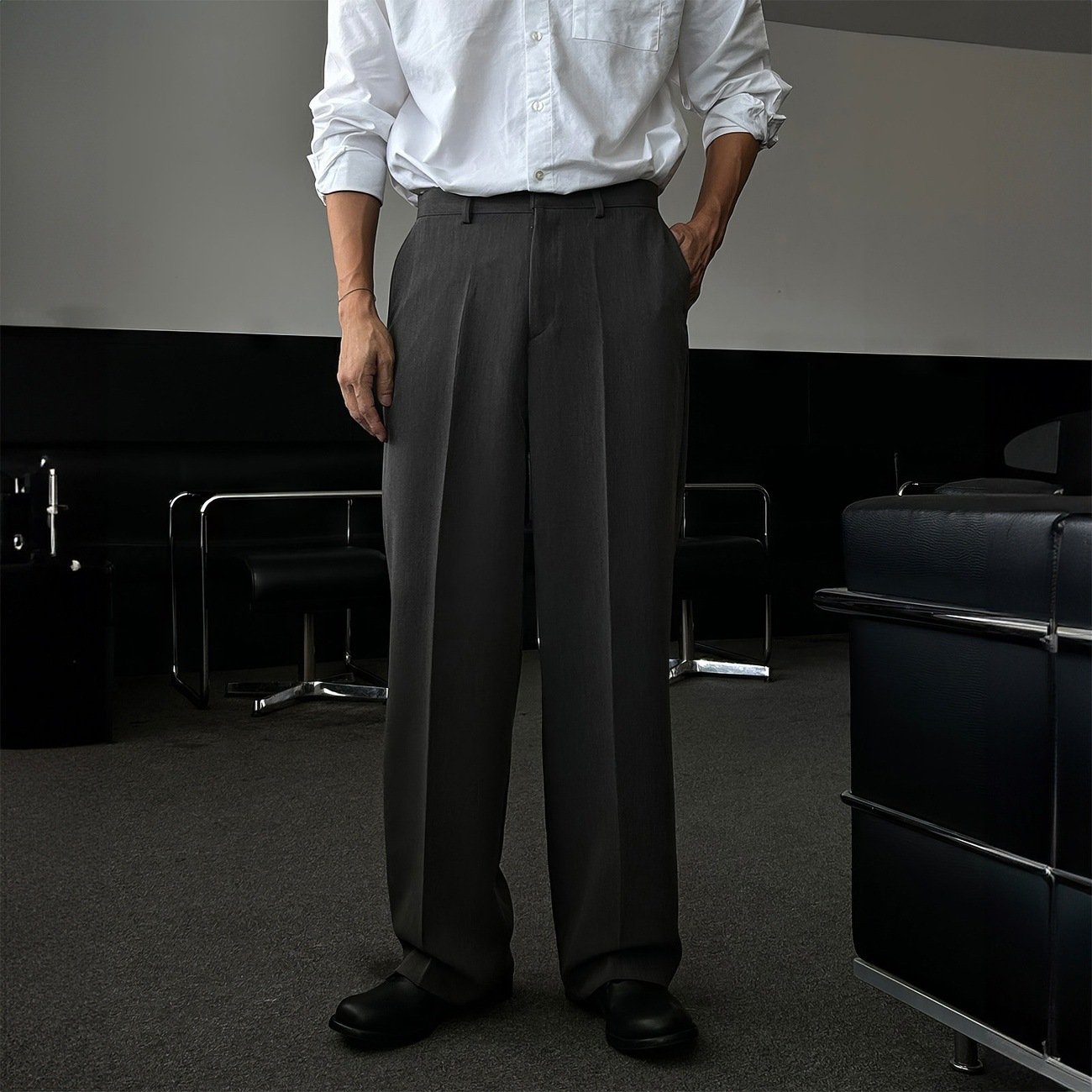 Sophisticated and elegant straight-leg casual pants