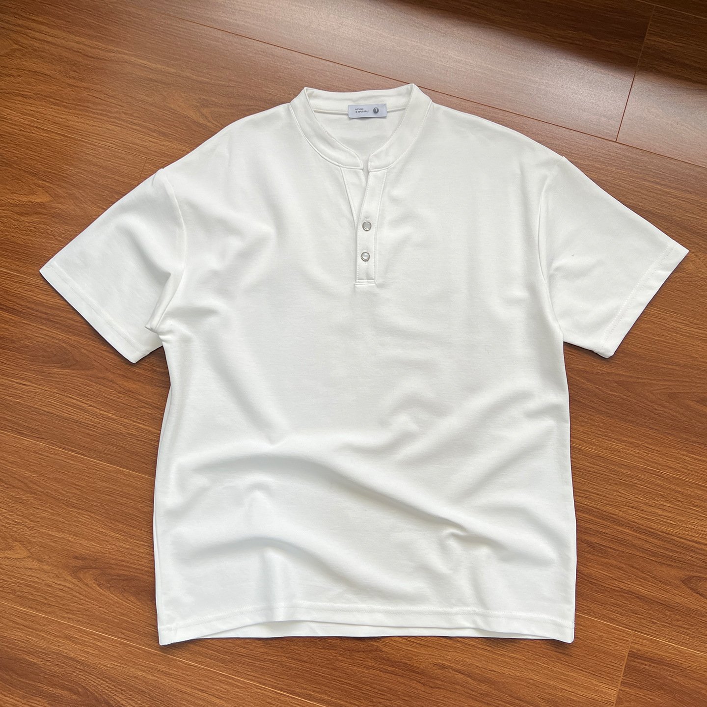 Old Money Style V-Neck Short-Sleeve Commuter Tee, Solid Color