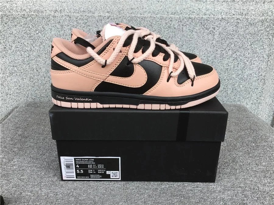 Nike Dunk Shoes
15 colorways