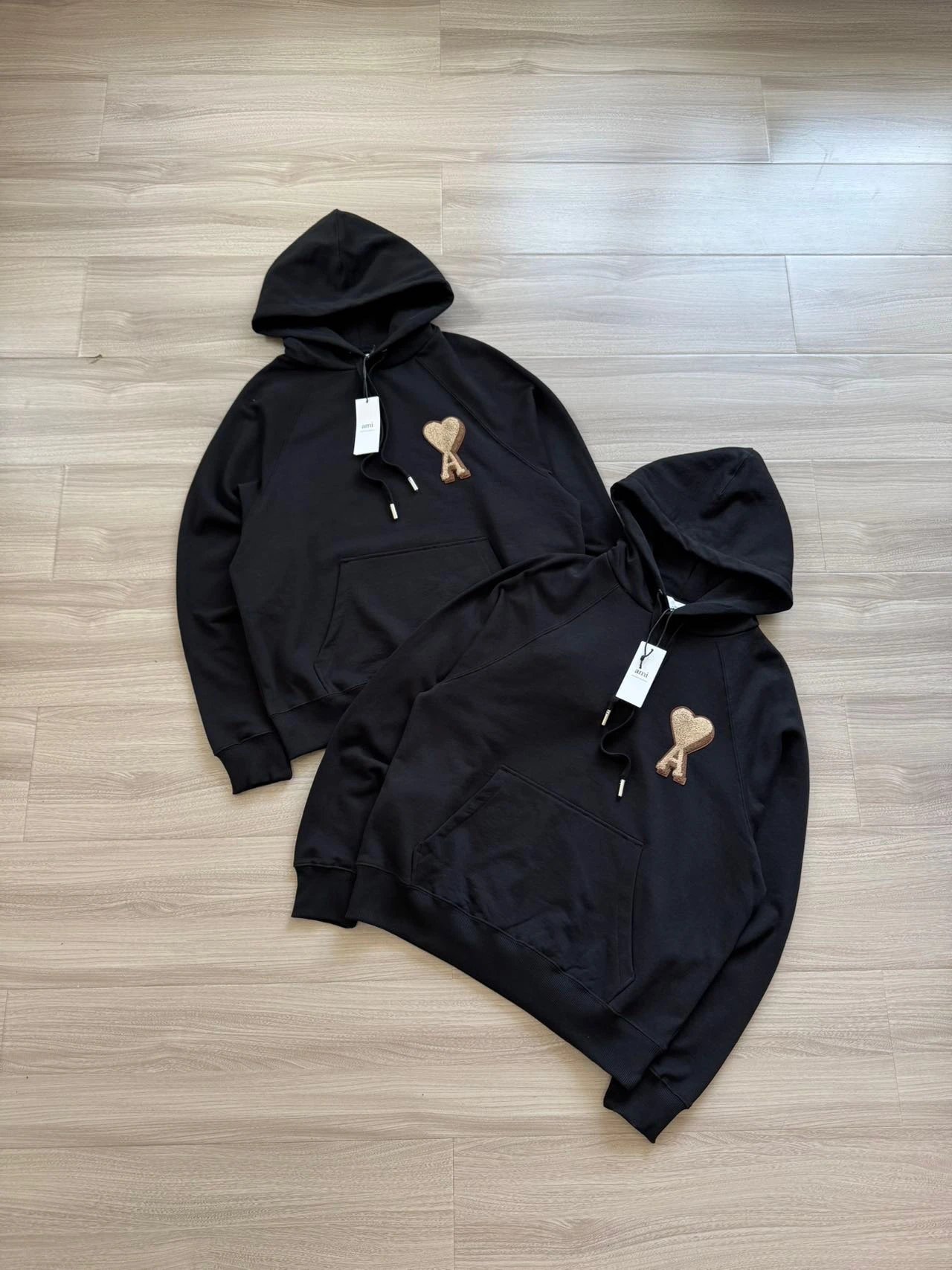 Ami Hoodie
1 colorways