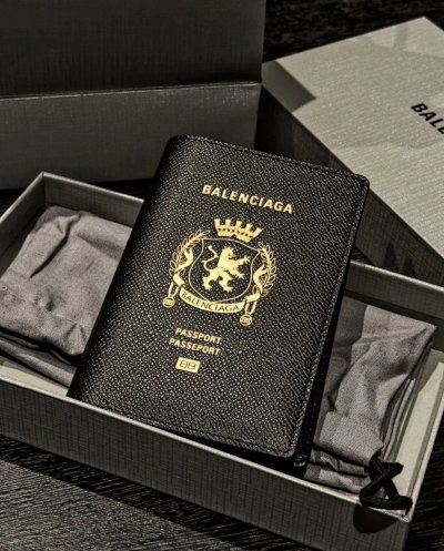 Balenci Passport
Holder